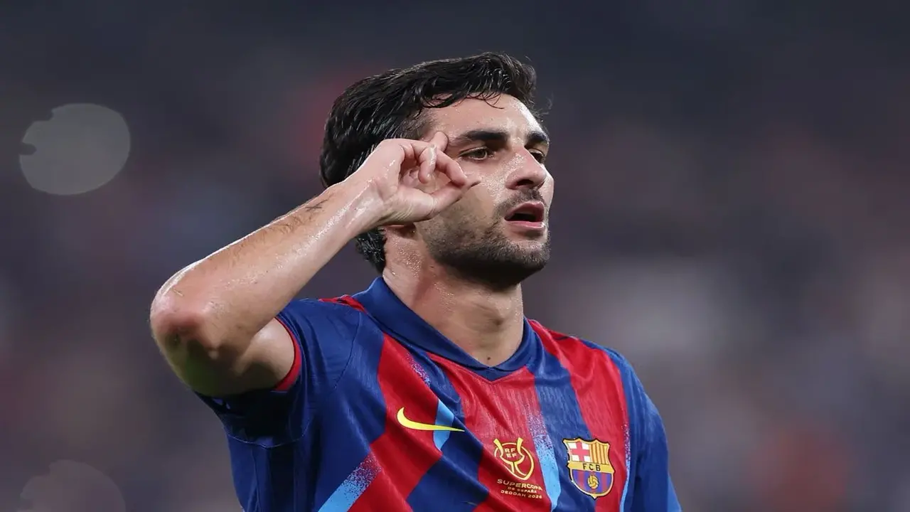 إنريكي يمنح باريس سان جيرمان الضوء الأخضر لضم نجم برشلونة المتألق